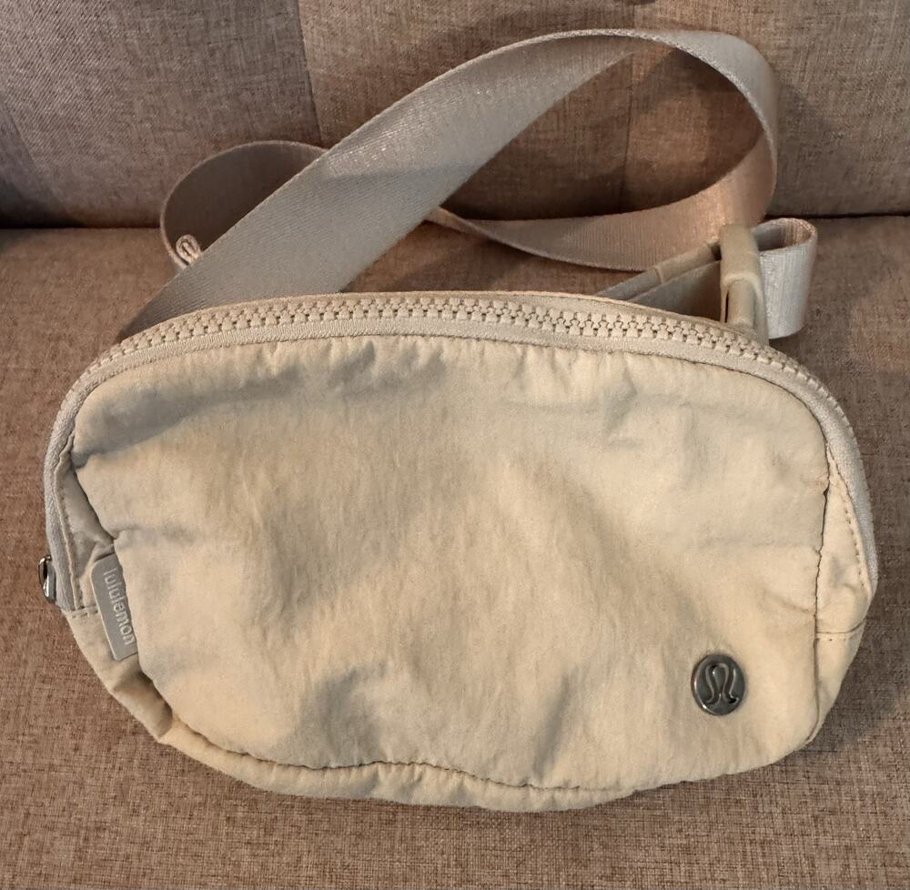 Lululemon Everywhere Belt Bag 1L, White Opal